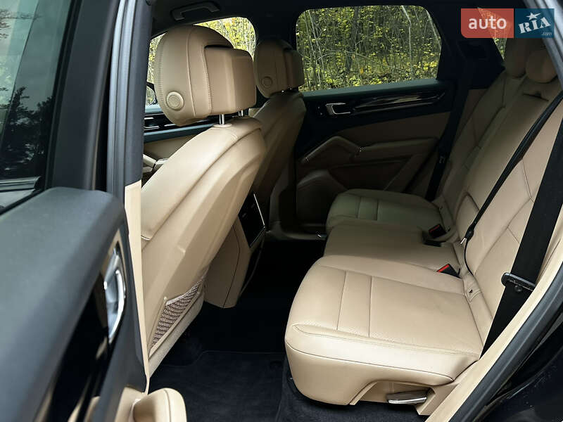 Внедорожник / Кроссовер Porsche Cayenne 2019 в Киеве