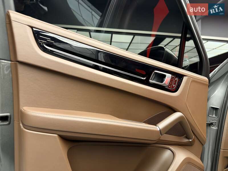 Внедорожник / Кроссовер Porsche Cayenne 2019 в Киеве фото 26 Внедорожник / Кроссовер Porsche Cayenne 2019 в Киеве