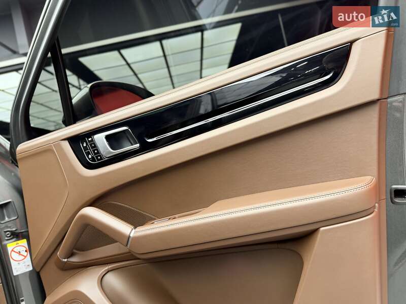 Внедорожник / Кроссовер Porsche Cayenne 2019 в Киеве фото 52 Внедорожник / Кроссовер Porsche Cayenne 2019 в Киеве