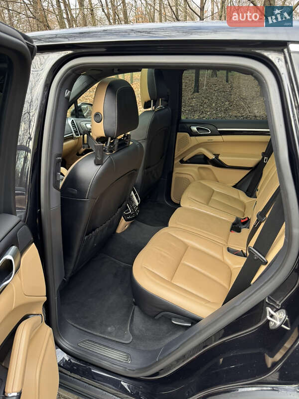 Внедорожник / Кроссовер Porsche Cayenne 2016 в Киеве