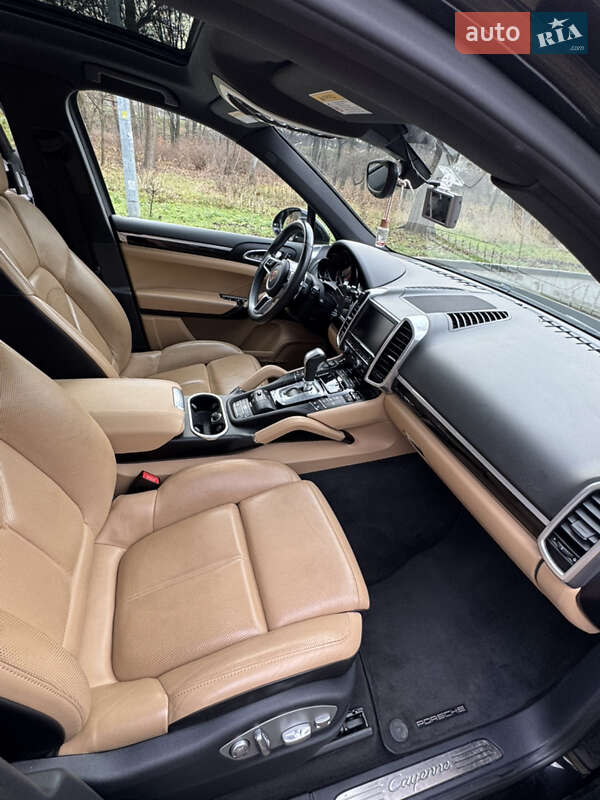 Внедорожник / Кроссовер Porsche Cayenne 2016 в Киеве