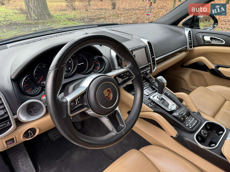 Внедорожник / Кроссовер Porsche Cayenne 2016 в Киеве