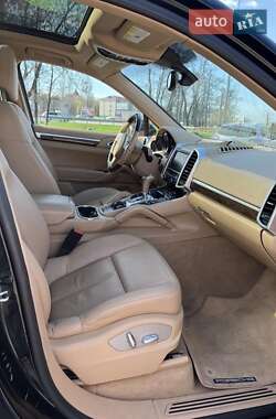 Внедорожник / Кроссовер Porsche Cayenne 2014 в Вишневом