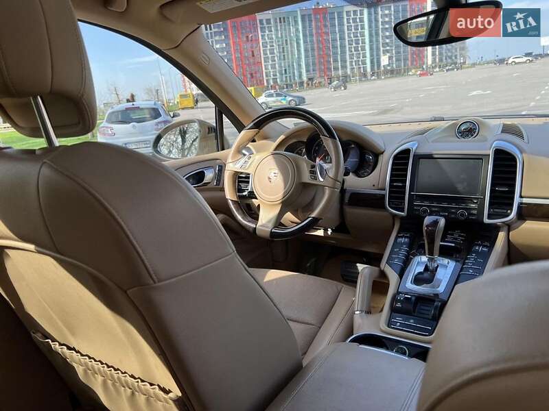 Внедорожник / Кроссовер Porsche Cayenne 2014 в Вишневом фото 4 Внедорожник / Кроссовер Porsche Cayenne 2014 в Вишневом