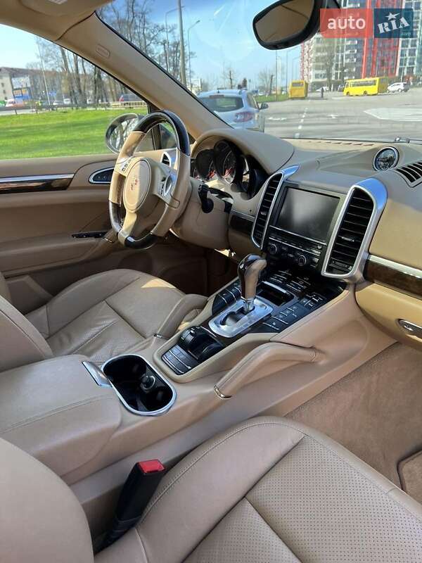 Внедорожник / Кроссовер Porsche Cayenne 2014 в Вишневом фото 6 Внедорожник / Кроссовер Porsche Cayenne 2014 в Вишневом