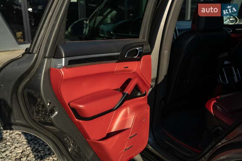 Внедорожник / Кроссовер Porsche Cayenne 2015 в Черновцах фото 45 Внедорожник / Кроссовер Porsche Cayenne 2015 в Черновцах