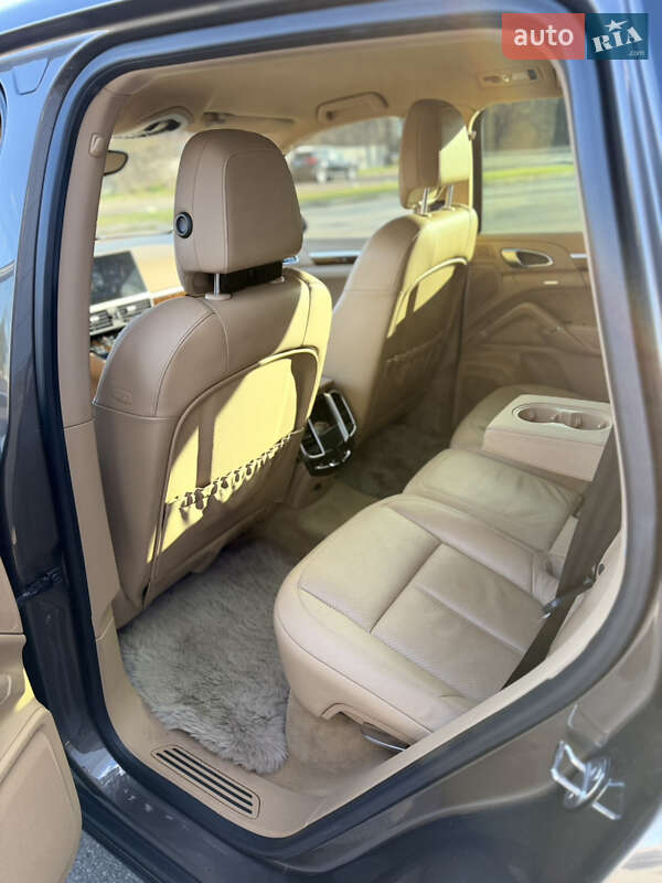 Внедорожник / Кроссовер Porsche Cayenne 2013 в Киеве