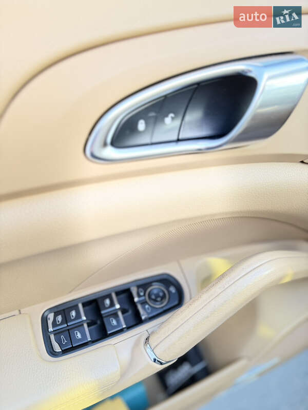 Внедорожник / Кроссовер Porsche Cayenne 2013 в Киеве