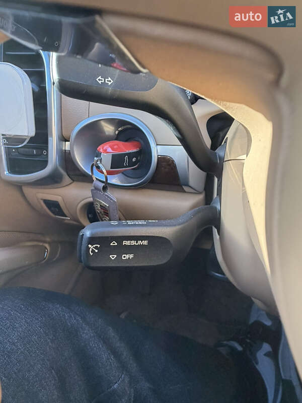 Внедорожник / Кроссовер Porsche Cayenne 2013 в Киеве