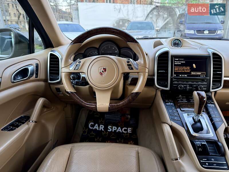 Внедорожник / Кроссовер Porsche Cayenne 2012 в Одессе