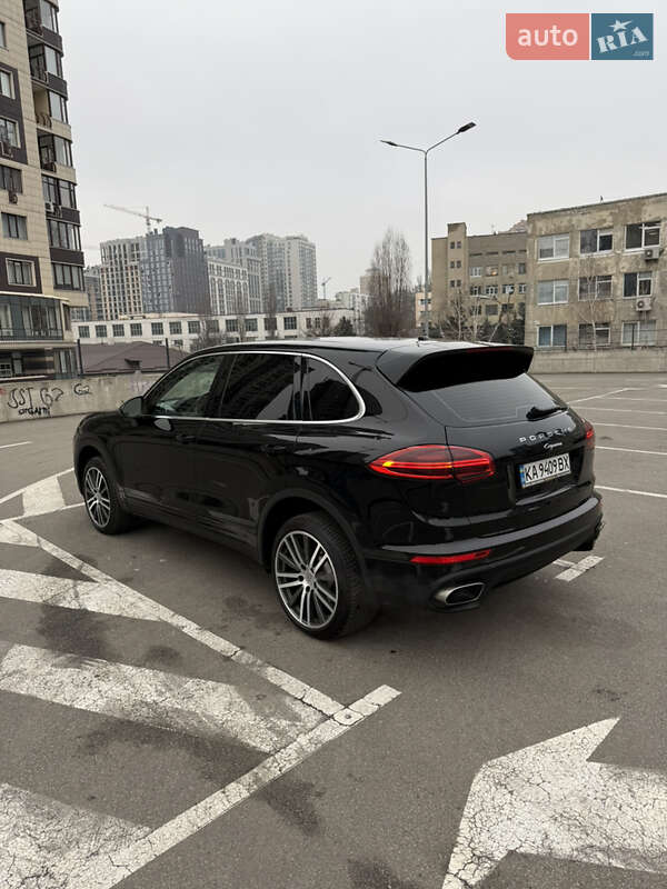 Внедорожник / Кроссовер Porsche Cayenne 2015 в Киеве