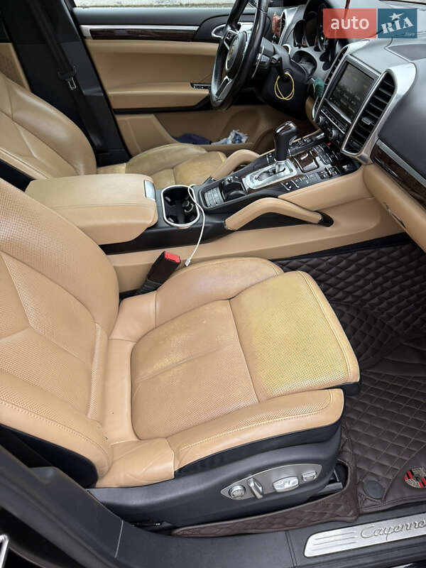 Внедорожник / Кроссовер Porsche Cayenne 2015 в Киеве