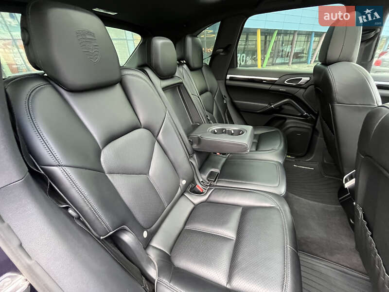 Внедорожник / Кроссовер Porsche Cayenne 2016 в Киеве