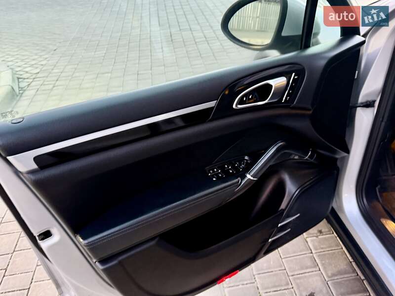 Внедорожник / Кроссовер Porsche Cayenne 2013 в Одессе