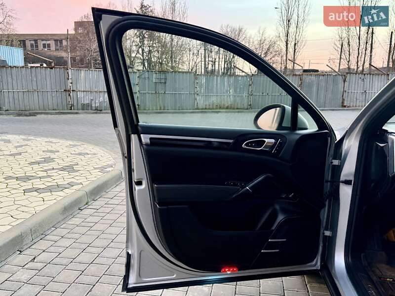 Внедорожник / Кроссовер Porsche Cayenne 2013 в Одессе