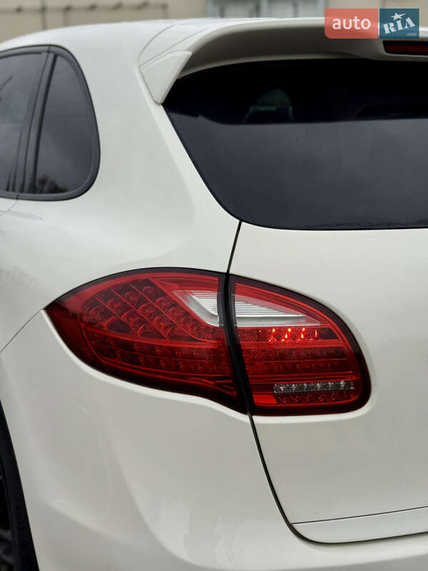 Внедорожник / Кроссовер Porsche Cayenne 2011 в Киеве