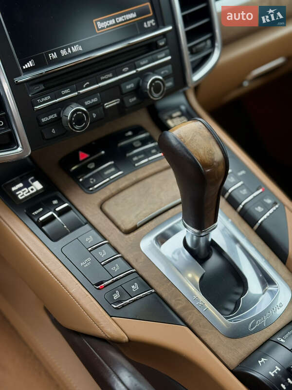 Внедорожник / Кроссовер Porsche Cayenne 2011 в Киеве