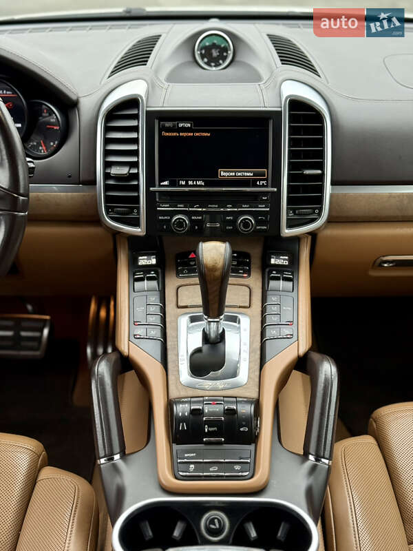 Внедорожник / Кроссовер Porsche Cayenne 2011 в Киеве