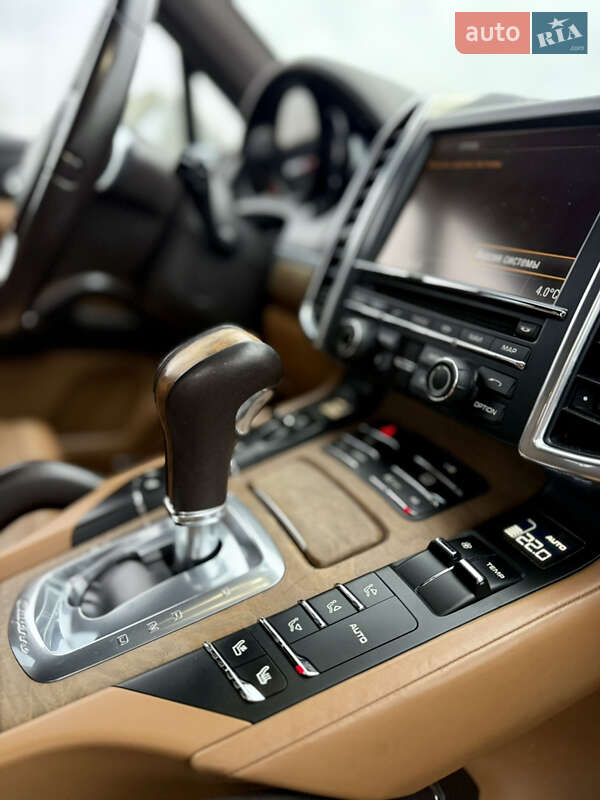 Внедорожник / Кроссовер Porsche Cayenne 2011 в Киеве