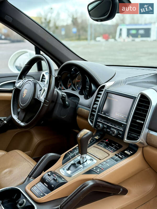 Внедорожник / Кроссовер Porsche Cayenne 2011 в Киеве