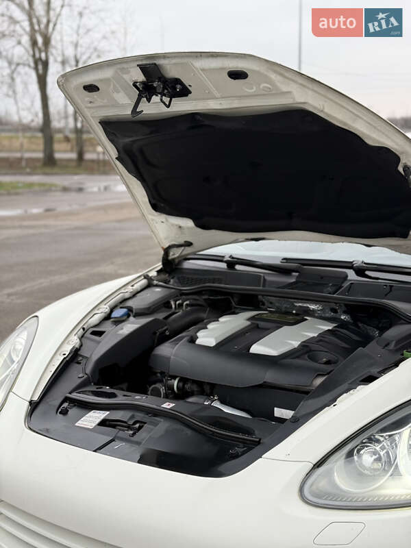 Внедорожник / Кроссовер Porsche Cayenne 2011 в Киеве