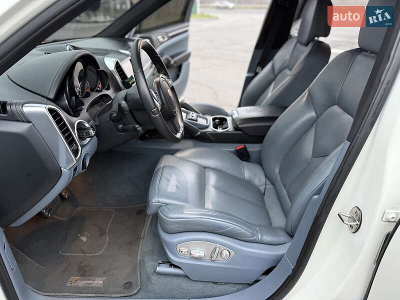 Внедорожник / Кроссовер Porsche Cayenne 2011 в Днепре