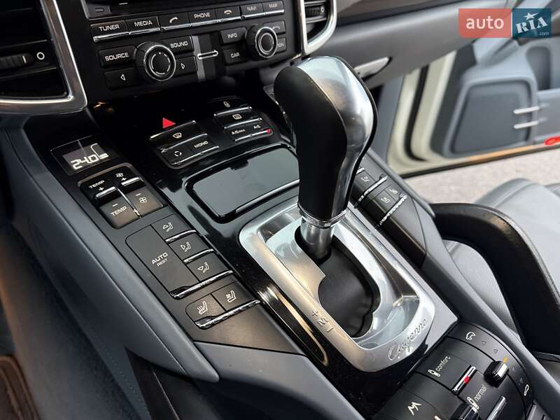 Внедорожник / Кроссовер Porsche Cayenne 2011 в Днепре