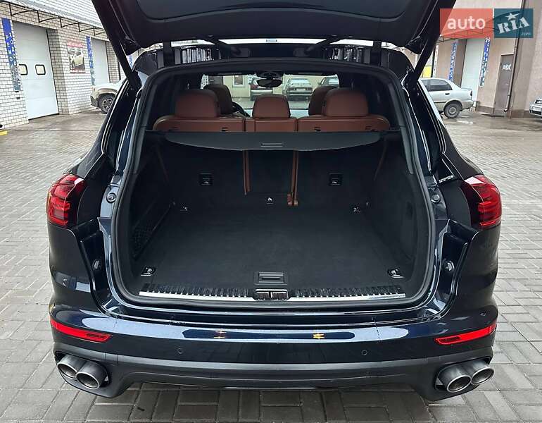 Внедорожник / Кроссовер Porsche Cayenne 2016 в Харькове