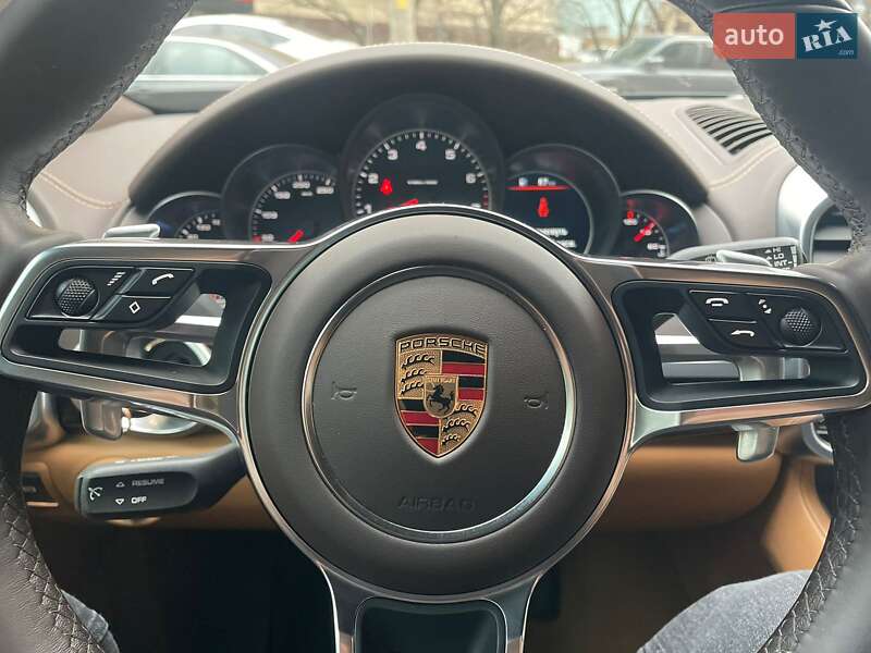 Внедорожник / Кроссовер Porsche Cayenne 2017 в Киеве фото 22 Внедорожник / Кроссовер Porsche Cayenne 2017 в Киеве