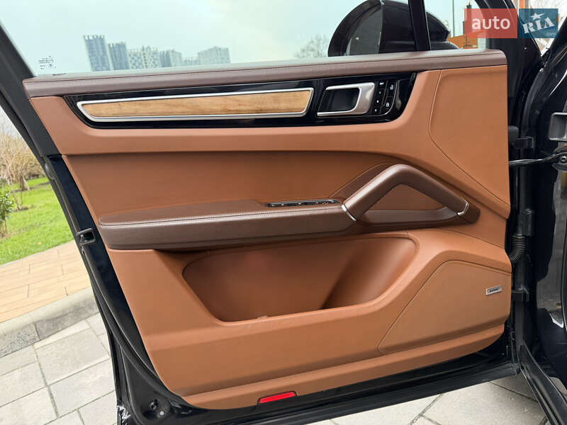 Внедорожник / Кроссовер Porsche Cayenne 2018 в Киеве фото 15 Внедорожник / Кроссовер Porsche Cayenne 2018 в Киеве