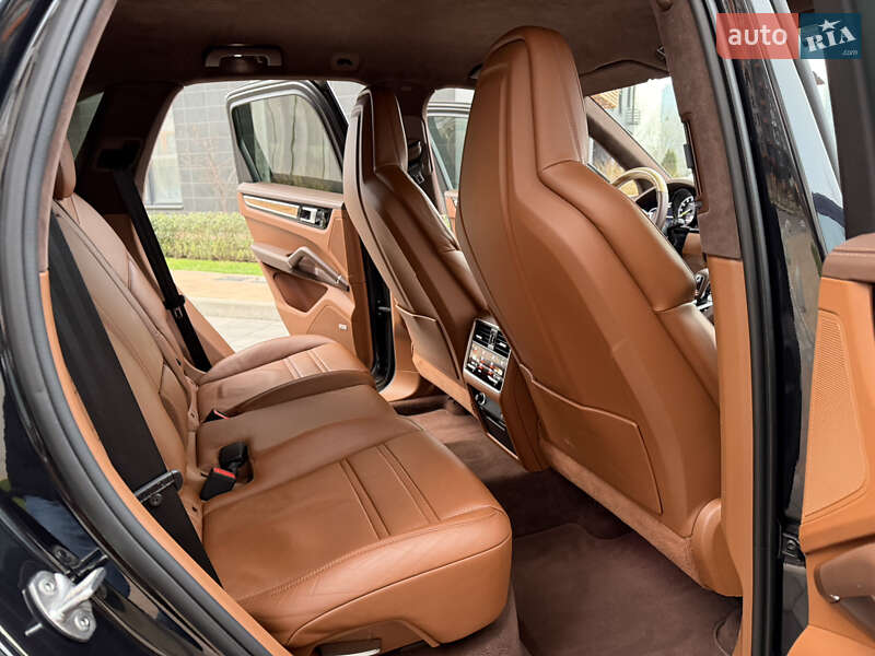 Внедорожник / Кроссовер Porsche Cayenne 2018 в Киеве фото 29 Внедорожник / Кроссовер Porsche Cayenne 2018 в Киеве