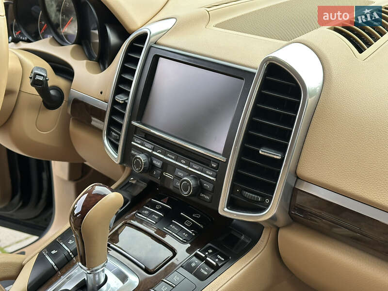 Внедорожник / Кроссовер Porsche Cayenne 2013 в Одессе