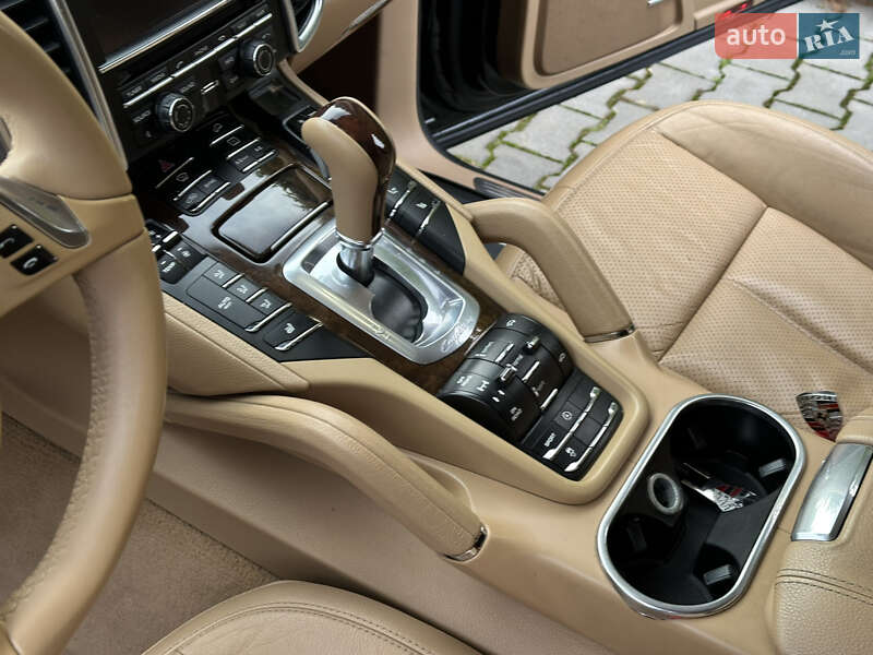 Внедорожник / Кроссовер Porsche Cayenne 2013 в Одессе