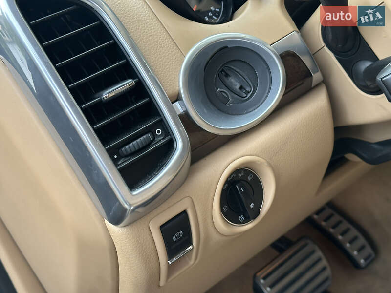 Внедорожник / Кроссовер Porsche Cayenne 2013 в Одессе