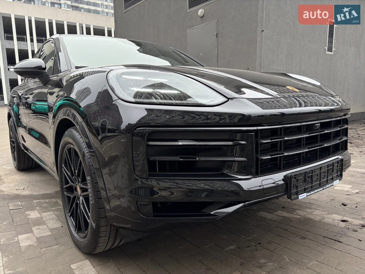 Продам свій шикарний Офіційний авто
покупка 25
модельний 26
 в дуже жирні комплектаціі з двума єкранами
обвес Спорт дізайн з блек пакетом, вихлоп GT
парфумерія є в авто
разширений  пакет шкіри  Напа, торпеда карти, двухколеровий салон з вентіляціей
матрічна сама дорога оптіка, інтелектуальна
сама повна Гібрід 470кс
авто в броніплівці
зроблено перше ТО, обслужив гарний вам бонус
є два комплекти коліс зимні і літні
розгляну обмін на дешевше авто
звоніть предлагайте домовимось
я власник 
торг реальному покупцю біля авто