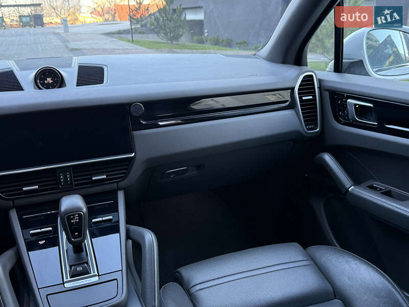 Внедорожник / Кроссовер Porsche Cayenne 2019 в Львове