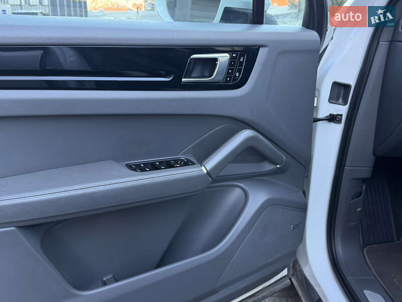 Внедорожник / Кроссовер Porsche Cayenne 2019 в Львове