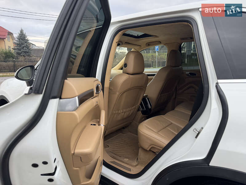 Внедорожник / Кроссовер Porsche Cayenne 2013 в Ивано-Франковске