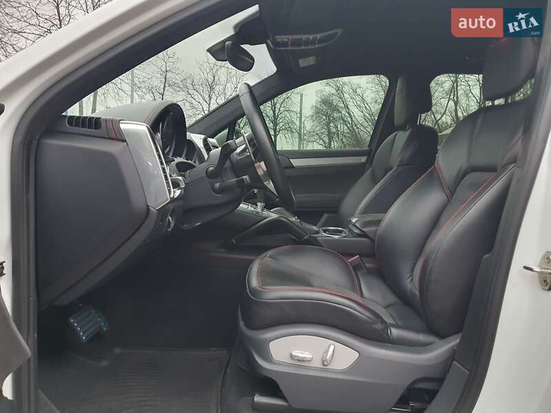 Внедорожник / Кроссовер Porsche Cayenne 2015 в Киеве фото 28 Внедорожник / Кроссовер Porsche Cayenne 2015 в Киеве