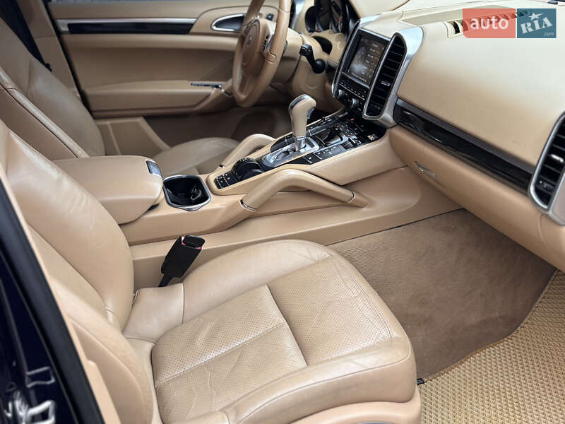 Внедорожник / Кроссовер Porsche Cayenne 2011 в Тернополе