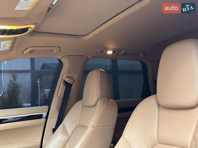 Внедорожник / Кроссовер Porsche Cayenne 2011 в Тернополе