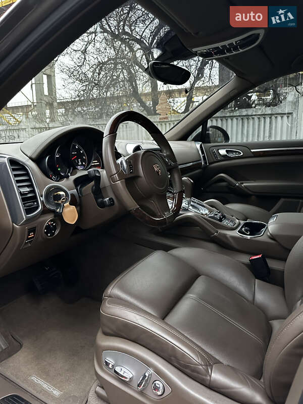 Внедорожник / Кроссовер Porsche Cayenne 2013 в Киеве