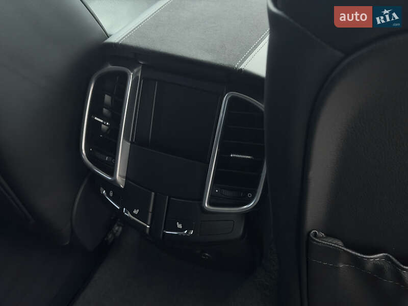 Внедорожник / Кроссовер Porsche Cayenne 2013 в Киеве