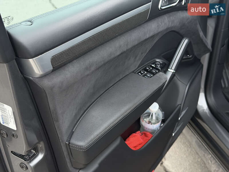 Внедорожник / Кроссовер Porsche Cayenne 2013 в Киеве