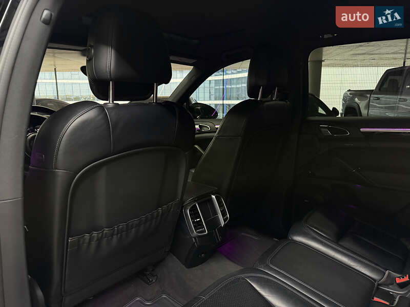 Внедорожник / Кроссовер Porsche Cayenne 2016 в Одессе