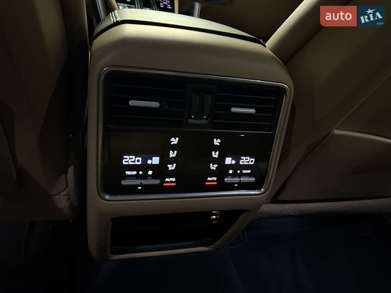 Внедорожник / Кроссовер Porsche Cayenne 2018 в Киеве