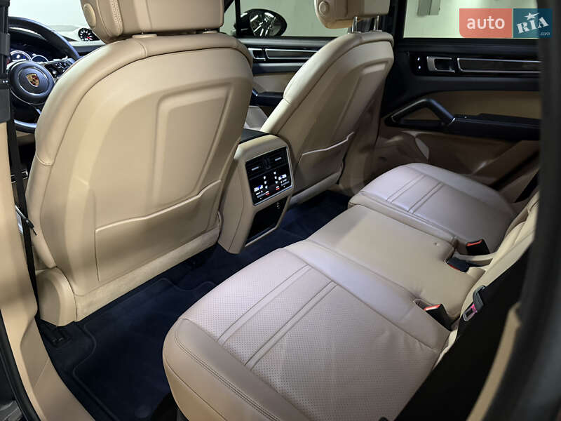 Внедорожник / Кроссовер Porsche Cayenne 2018 в Киеве