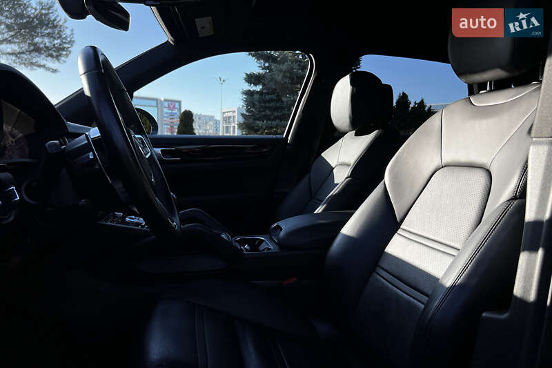 Внедорожник / Кроссовер Porsche Cayenne 2019 в Львове