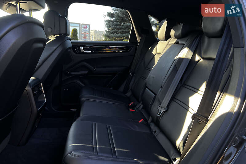 Внедорожник / Кроссовер Porsche Cayenne 2019 в Львове