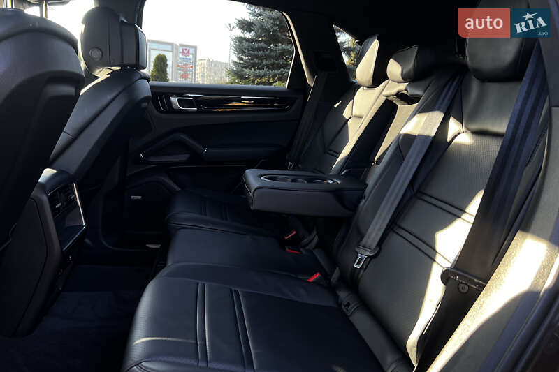 Внедорожник / Кроссовер Porsche Cayenne 2019 в Львове